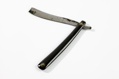 Бритва, изготовленная Ричардсоном примерно в 1820 году и используемая Джоном Дальтоном.jpg (20.9 КБ) 12454 просмотра Бритва, изготовленная Ричардсоном примерно в 1820 году и используемая Джоном Дальтоном.jpg