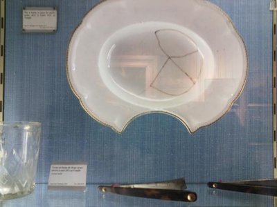 Бритвенные принадлежности Людовика ХVI.jpg (25.05 КБ) 14959 просмотров Бритвенные принадлежности Людовика ХVI.jpg