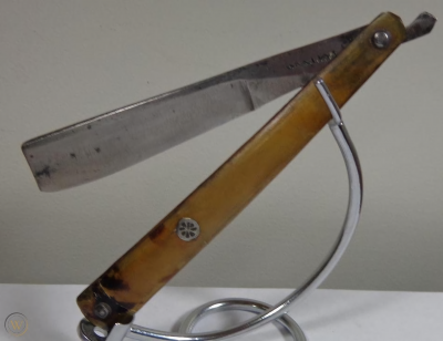 antique-straight-razor-late-1700s_1_f4707d153029eed092cb4def106af43e_waifu2x_photo_noise2_scale.png