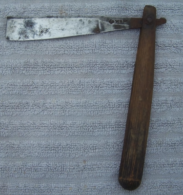 antique-wolf-straight-razor-wood_1_6f94b3d089edd8bd7b775a73018d0ce7 (1)_waifu2x_photo_noise3_scale.png