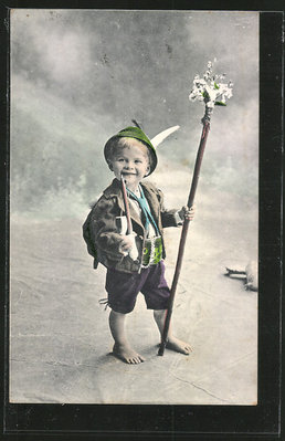 AK-Kleiner-Wanderer-mit-Wanderstock-und-Pfeife.jpg
