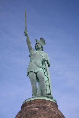 Hermannsdenkmal_statue.jpg