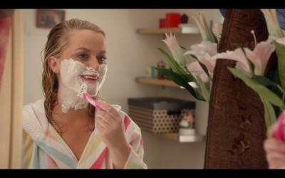 they-came-together-amy-poehler-shaving-her-face-1200x800.jpg